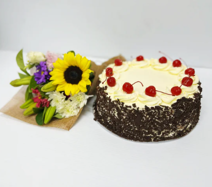 Bring Festivity With Custom Christmas Cakes and Floral Designs