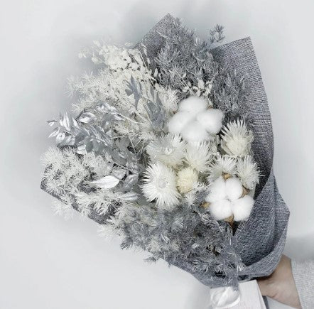 Why Winter Is the Perfect Time for Dried and Preserved Flower Bouquets