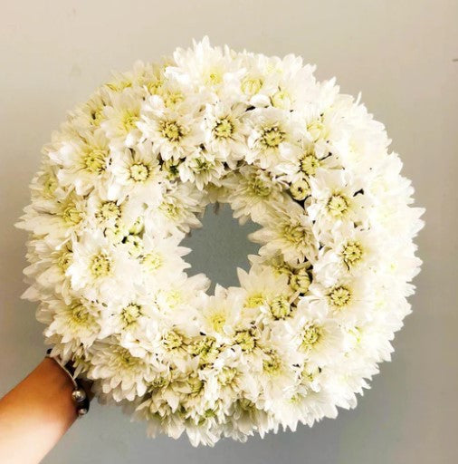 Beyond Words: Why Sending Sympathy Flowers Still Brings Comfort