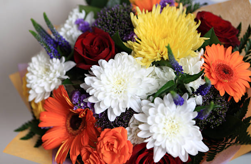 Elegant Thanksgiving Day Florals For 2025: Subtle Touches That Make a Big Impact