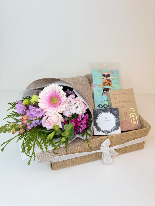 
                  
                    Japanese Premium Tea & Soap Gift Box
                  
                