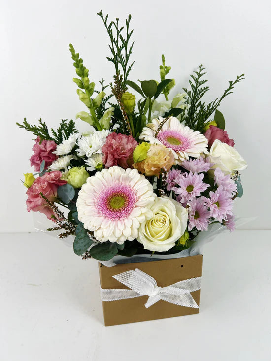 
                  
                    Medium Flower Subscription
                  
                