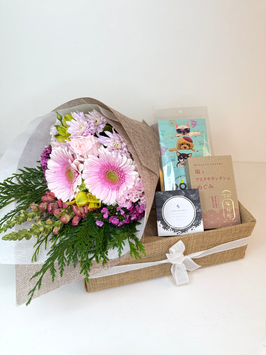 
                  
                    Japanese Premium Tea & Soap Gift Box
                  
                