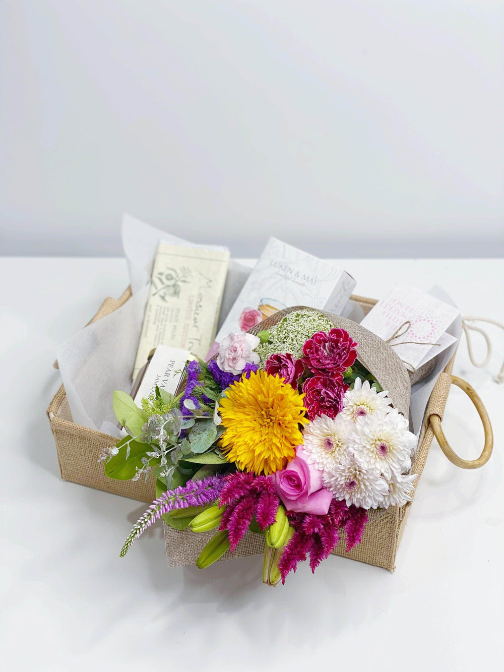 Make your own gift box (Flowers & Addons EXCLUDED)